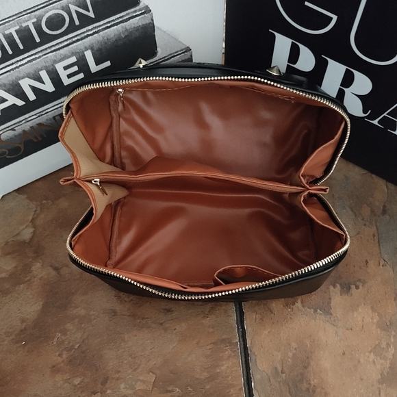 Large Black Essentials Case - Picture 14 of 16